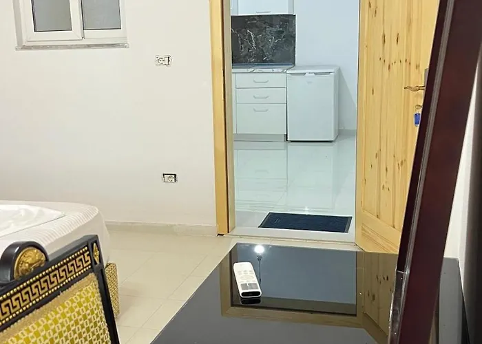 Windmill Shkodra Gesthouse Camping & Grill